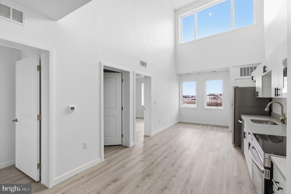 915 N Broad Street - Photo 1