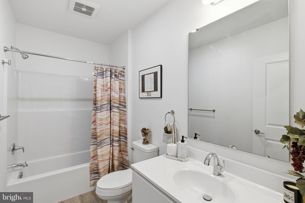 915 N Broad Street - Photo 1