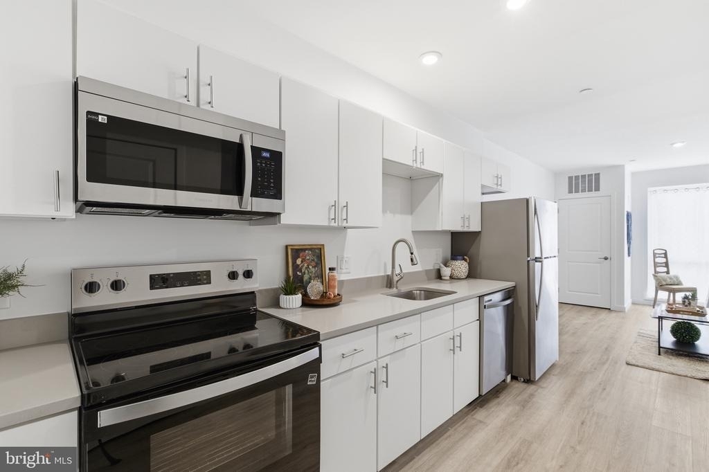 915 N Broad Street - Photo 2