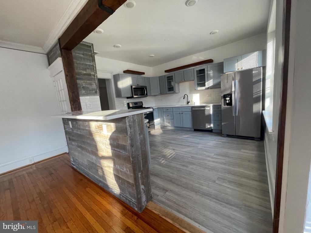 114 Levering Street - Photo 2