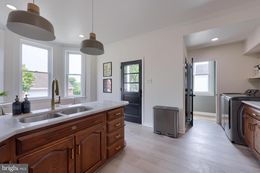136 E Harrisburg Avenue - Photo 2
