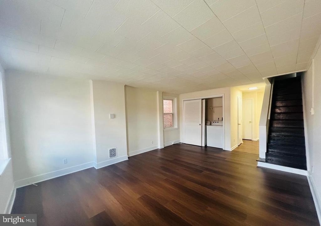 336 Barclay Street - Photo 2