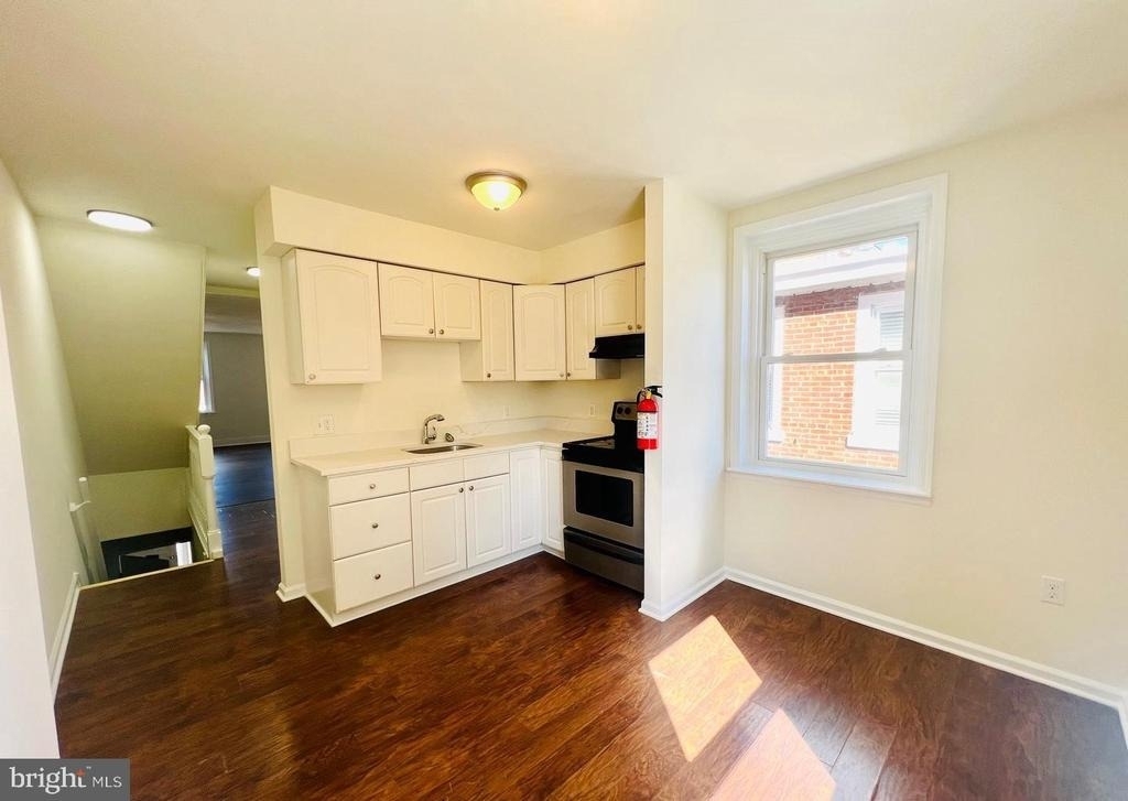336 Barclay Street - Photo 1