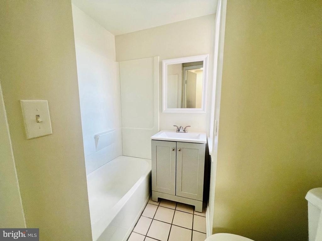 336 Barclay Street - Photo 7