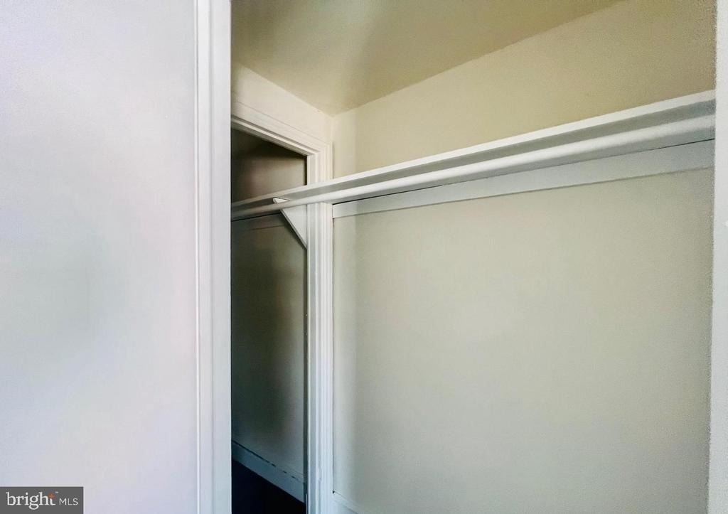 336 Barclay Street - Photo 10