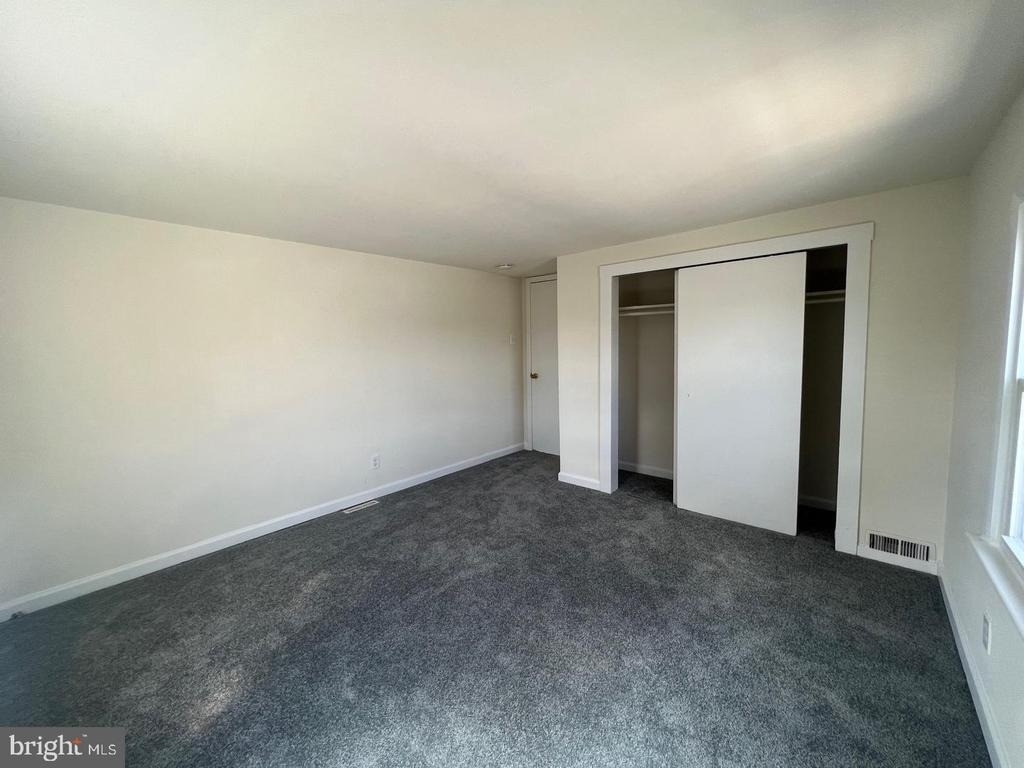 336 Barclay Street - Photo 9