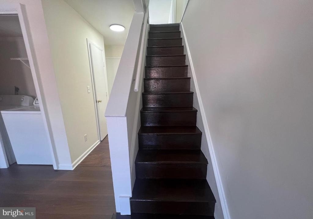 336 Barclay Street - Photo 3