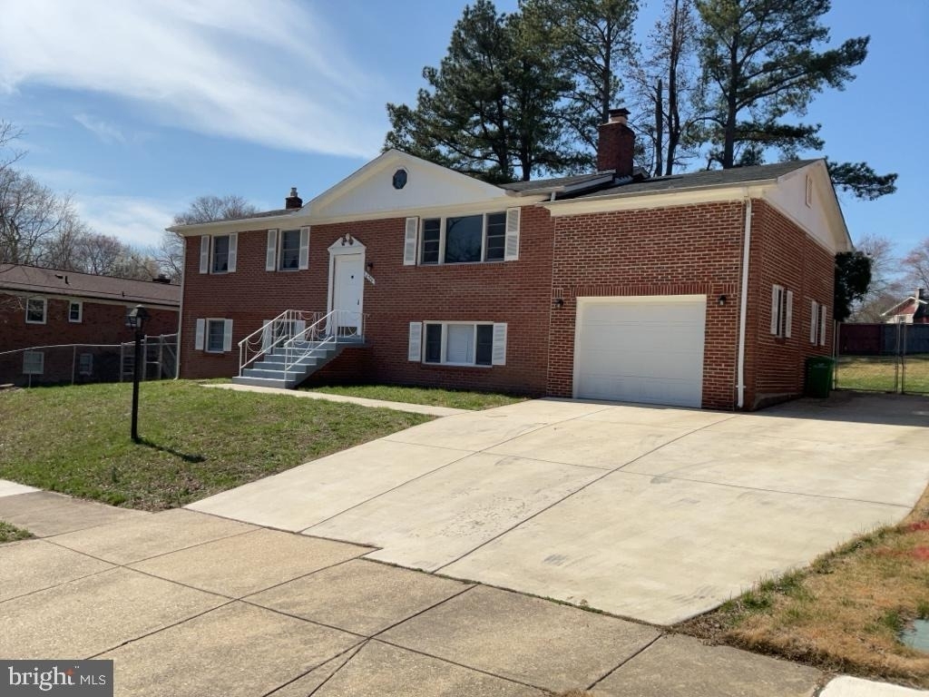 6920 Groveton Drive - Photo 2