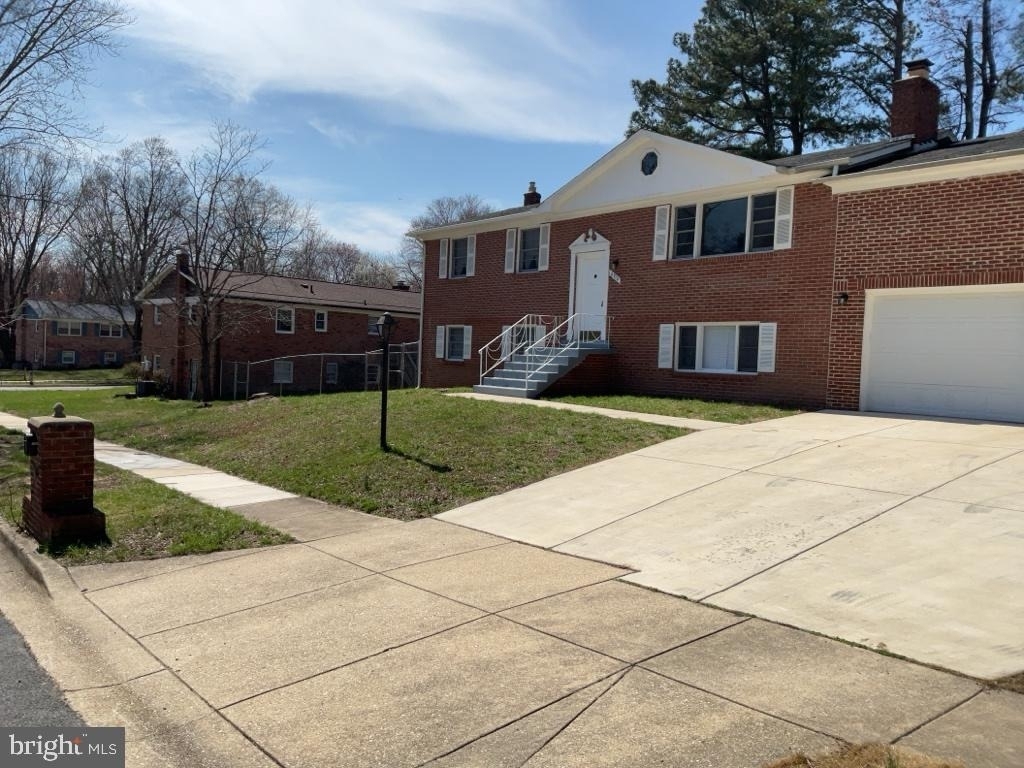 6920 Groveton Drive - Photo 3