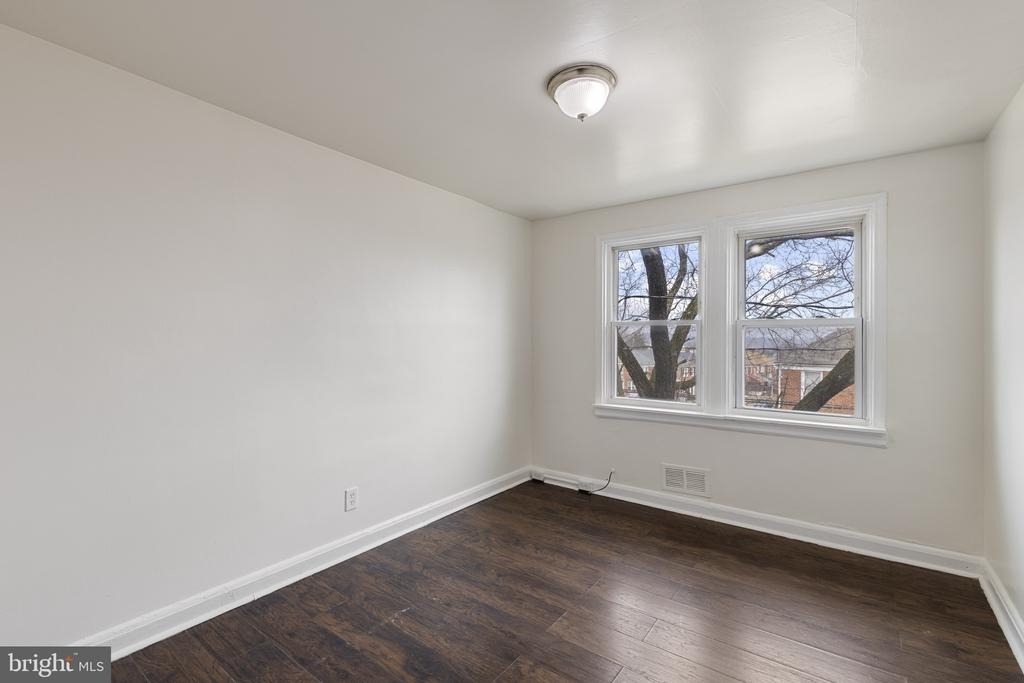 3902 Erdman Avenue - Photo 4