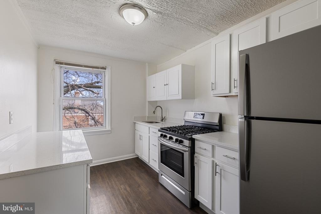 3902 Erdman Avenue - Photo 1