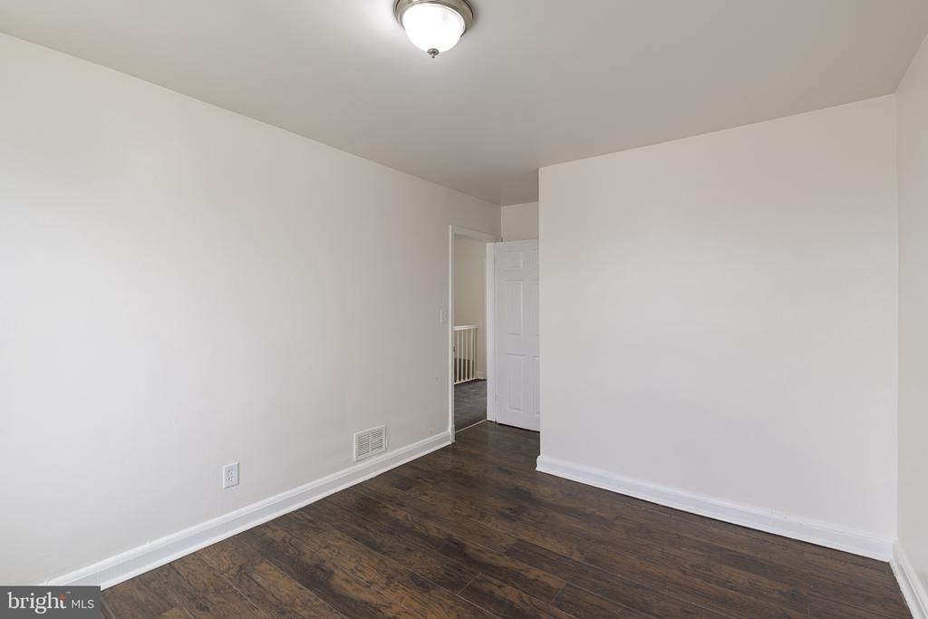 3902 Erdman Avenue - Photo 6