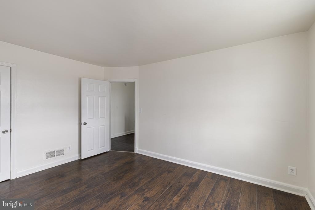3902 Erdman Avenue - Photo 3