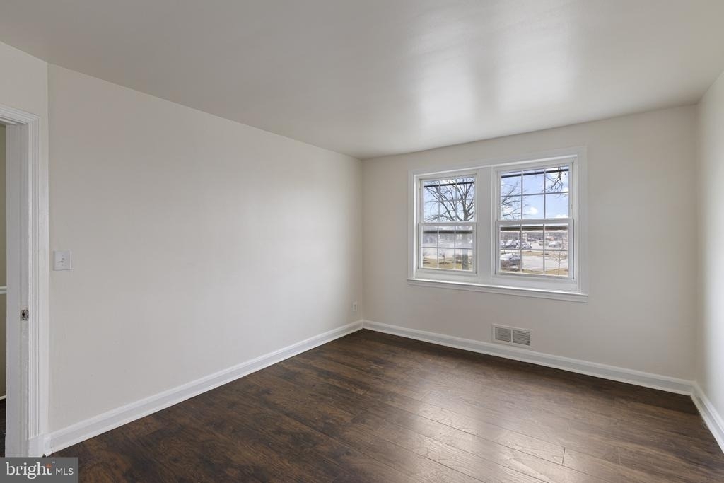 3902 Erdman Avenue - Photo 2