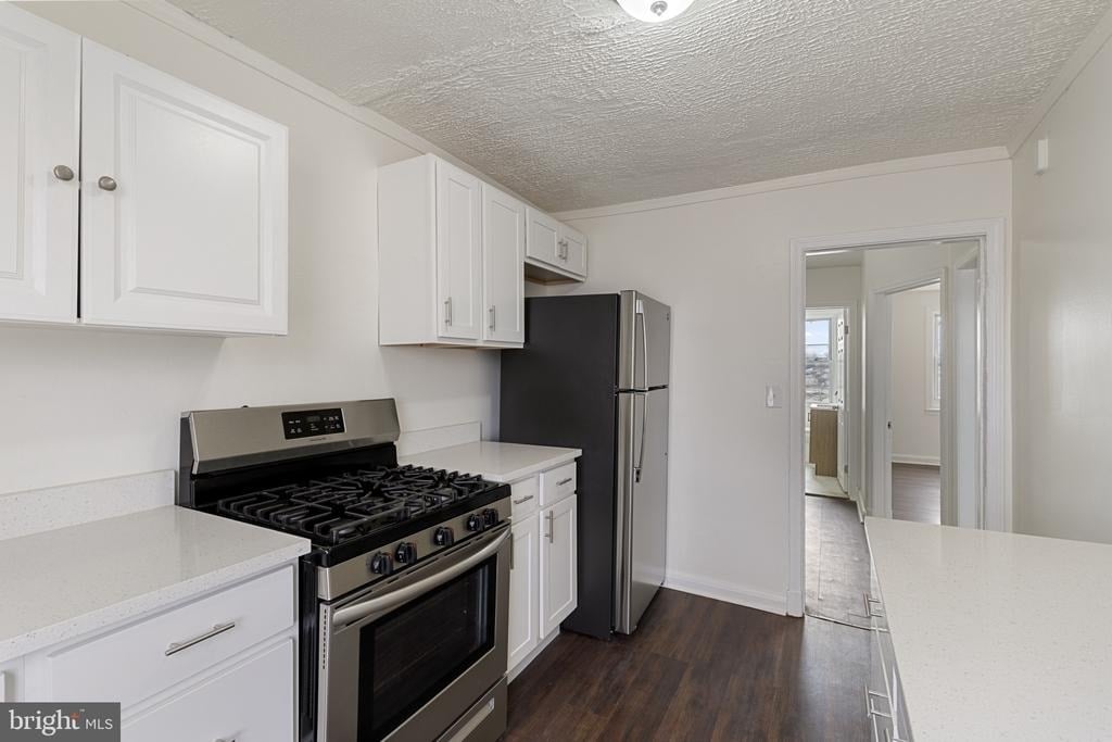 3902 Erdman Avenue - Photo 0