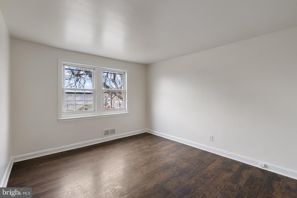 3902 Erdman Avenue - Photo 5