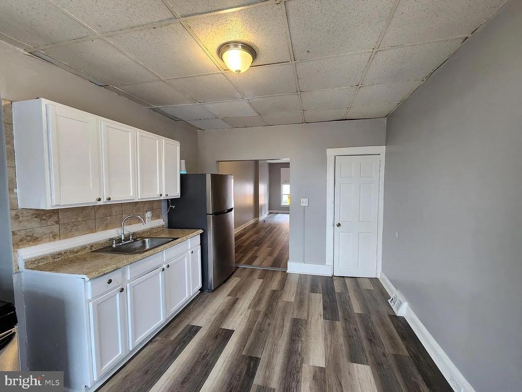 809 N Curley Street - Photo 4