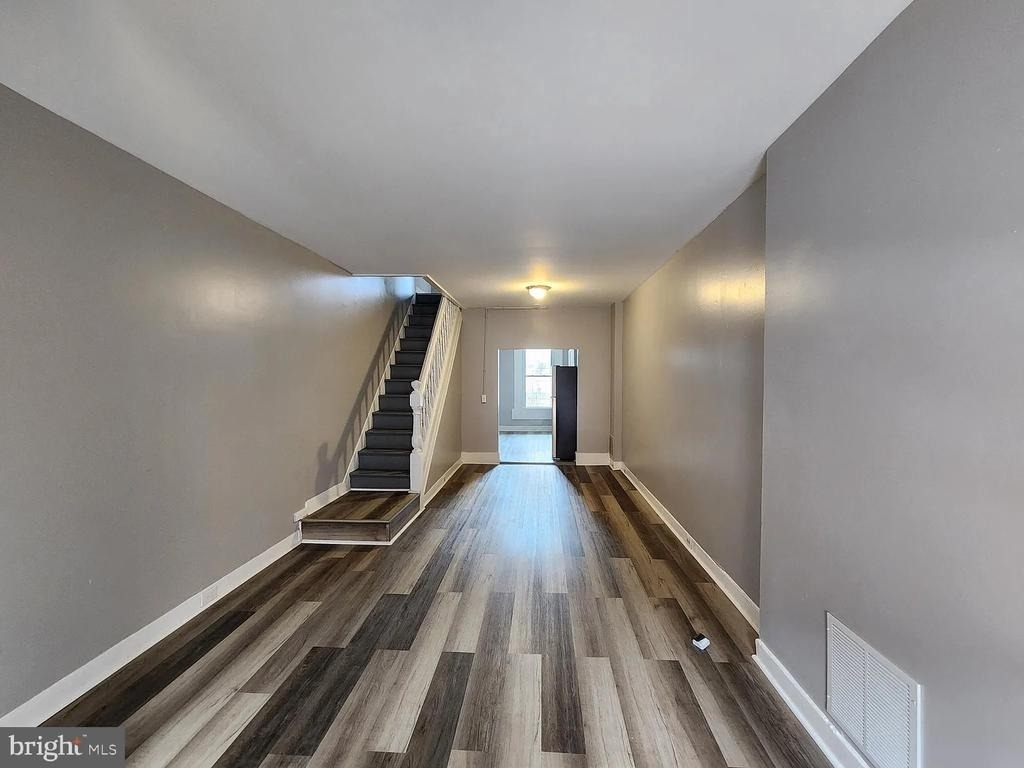 809 N Curley Street - Photo 2