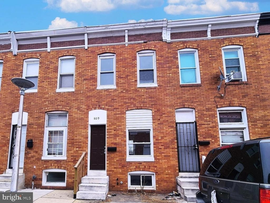 809 N Curley Street - Photo 0