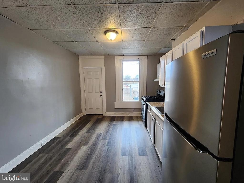 809 N Curley Street - Photo 3