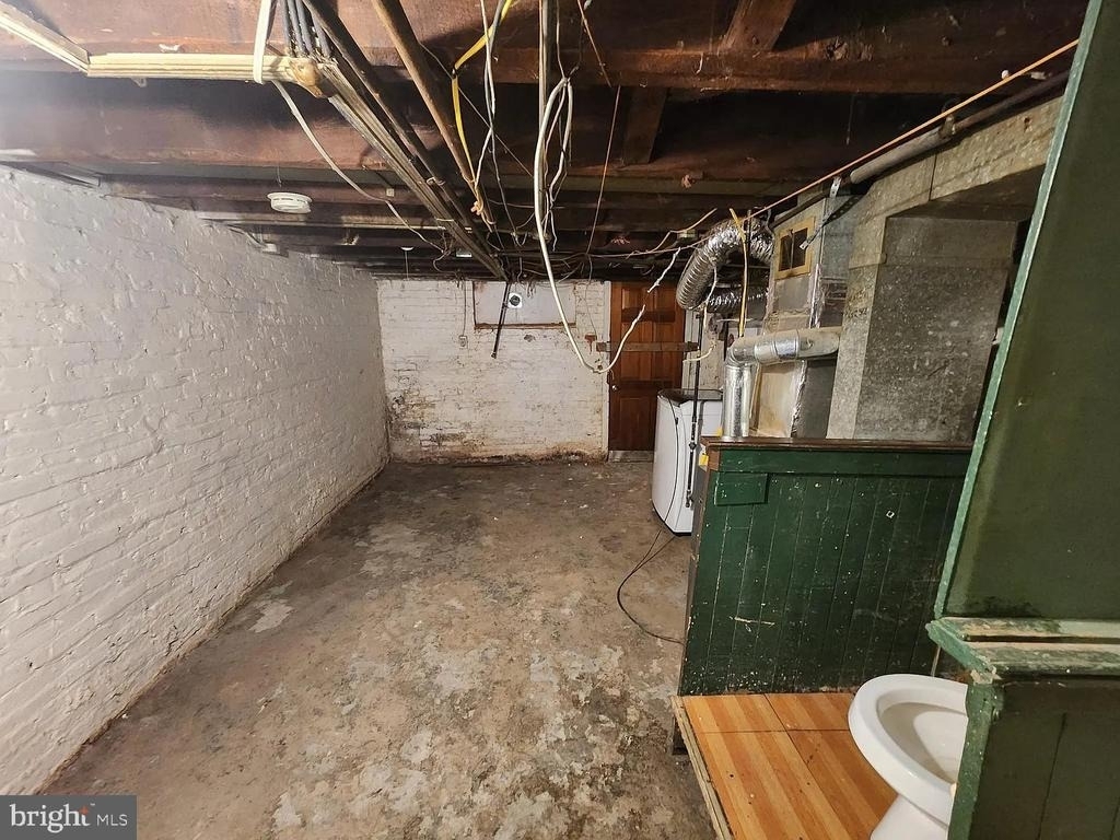 809 N Curley Street - Photo 10