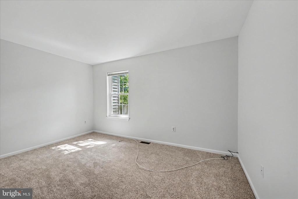 678 Newbridge Court - Photo 16