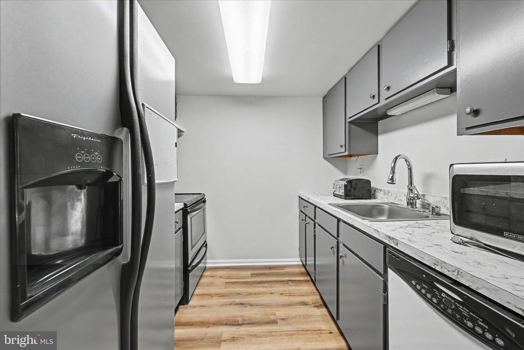 678 Newbridge Court - Photo 12