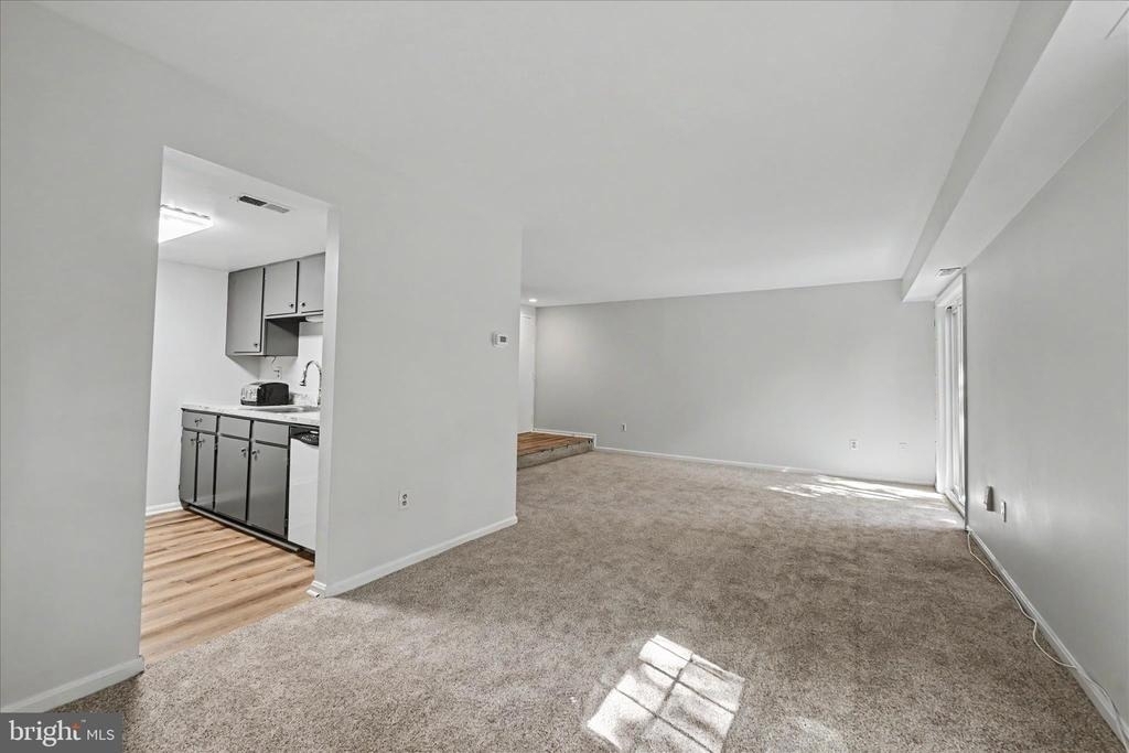 678 Newbridge Court - Photo 9