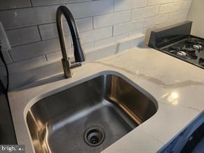 1126 48th Place Ne - Photo 2