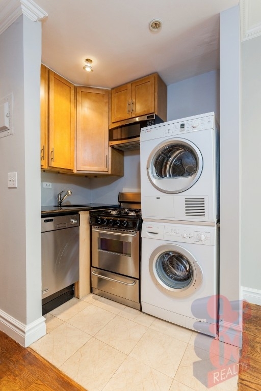 213 East 26th Street - Photo 0