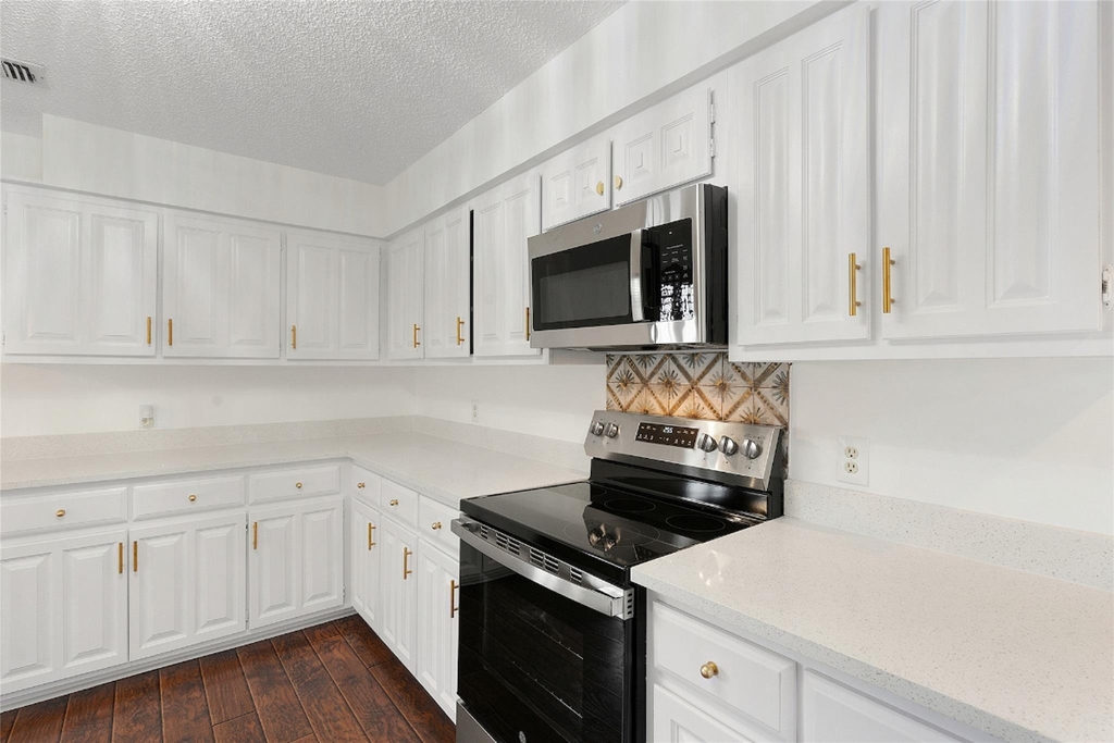 21205 National Dr - Photo 5