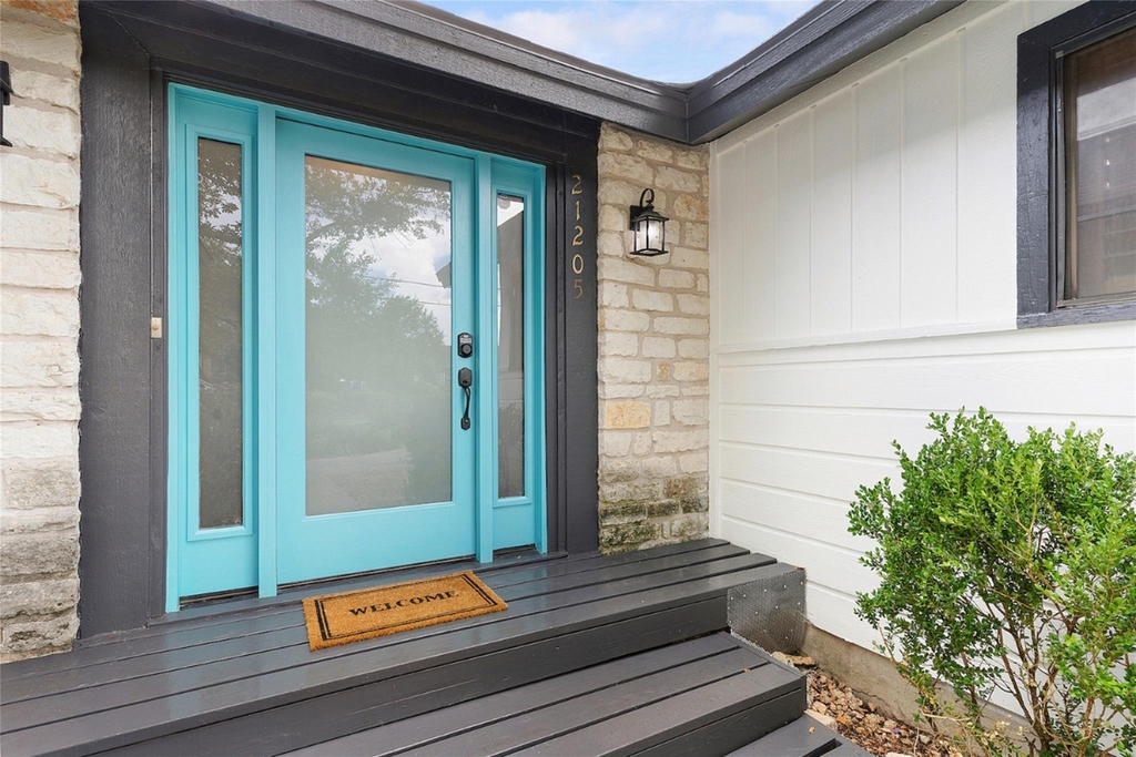 21205 National Dr - Photo 2