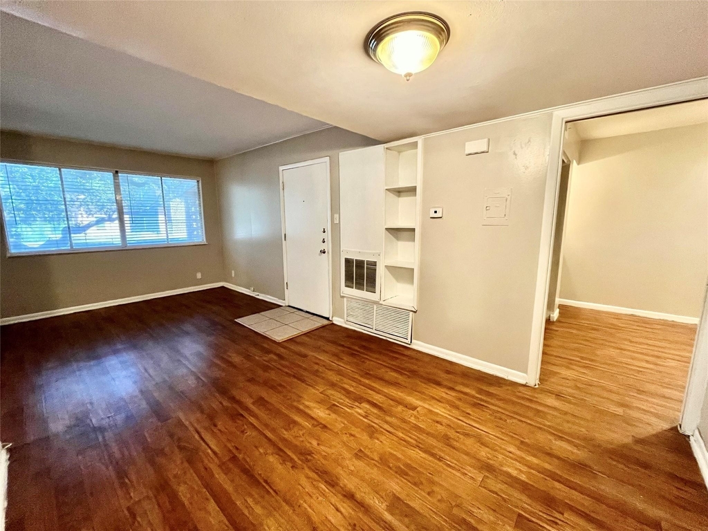3304 Red River St - Photo 1