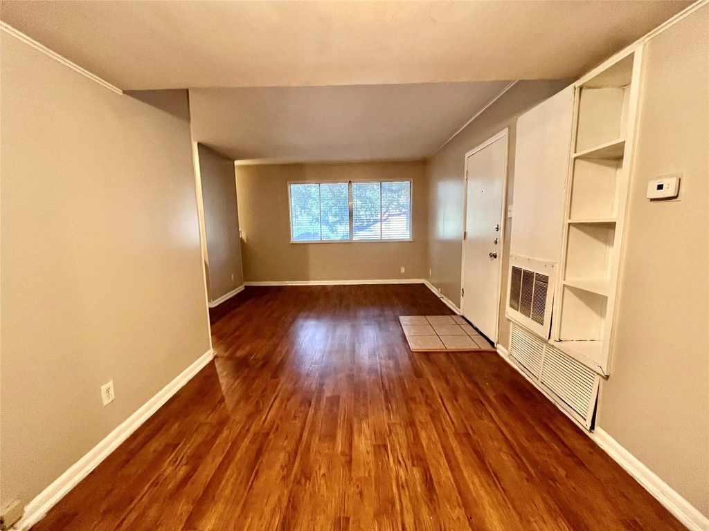 3304 Red River St - Photo 2