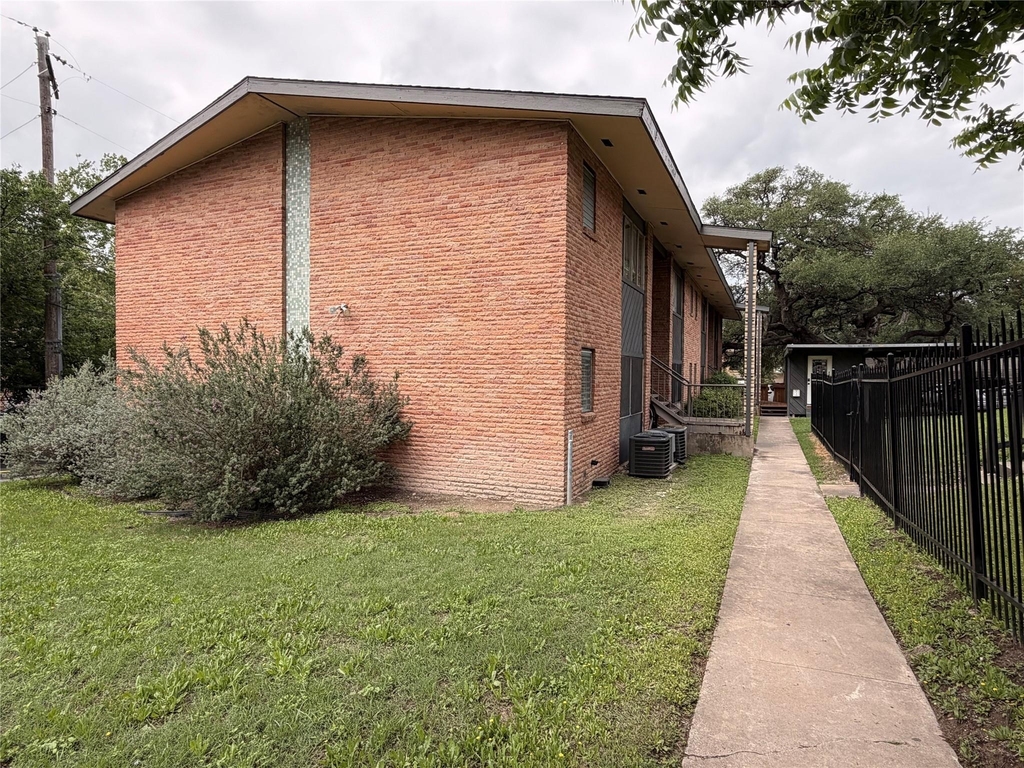 3304 Red River St - Photo 14