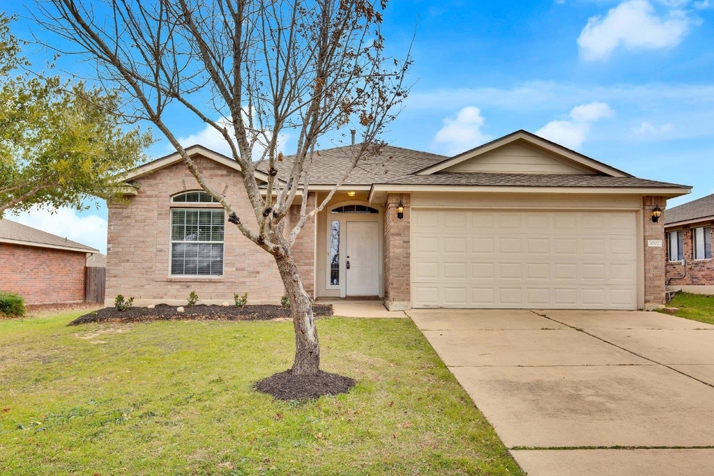 1002 Remington Dr - Photo 0
