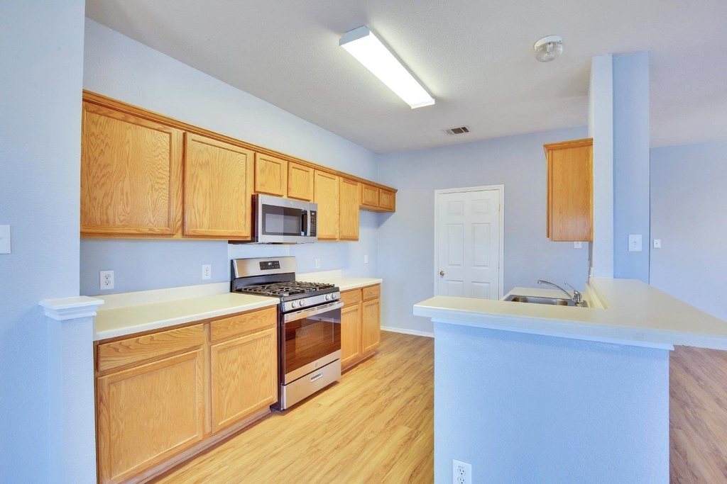 1002 Remington Dr - Photo 11