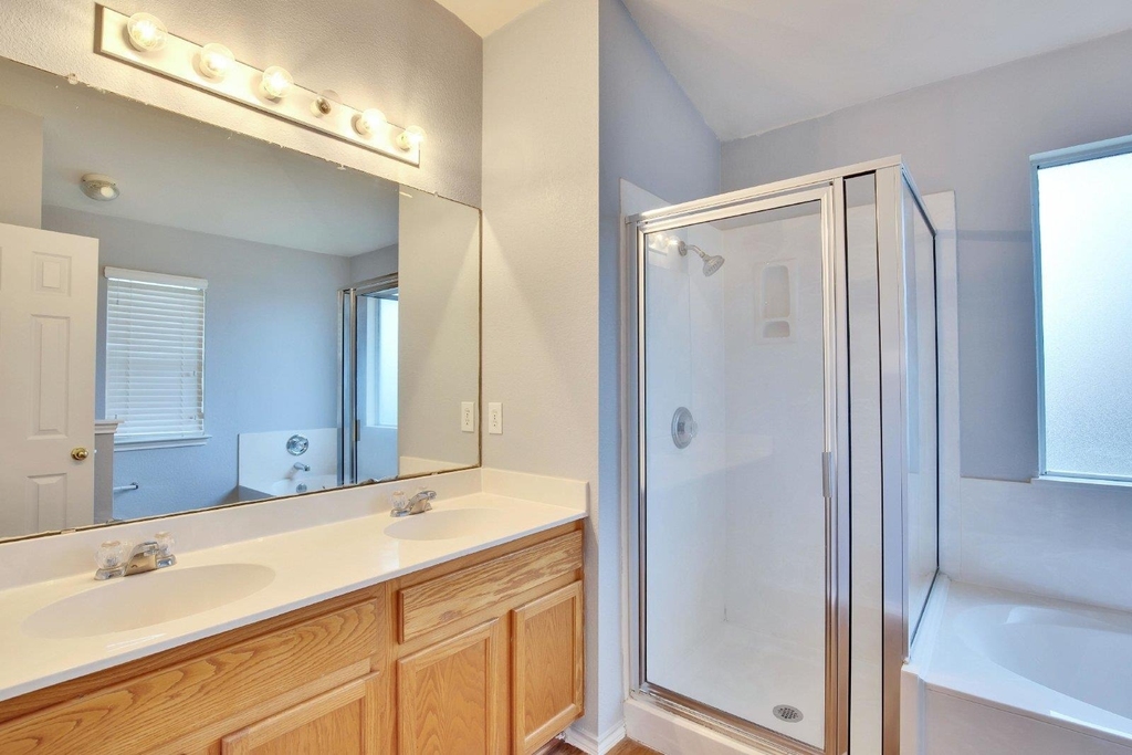 1002 Remington Dr - Photo 7