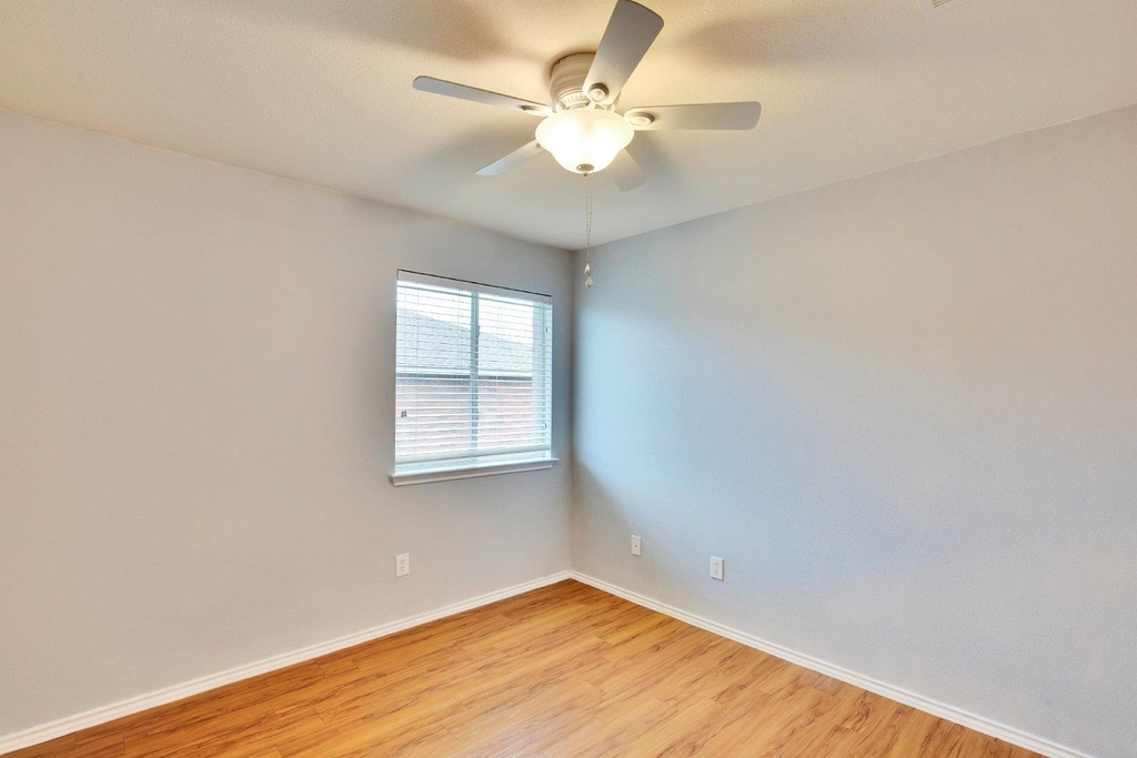 1002 Remington Dr - Photo 16