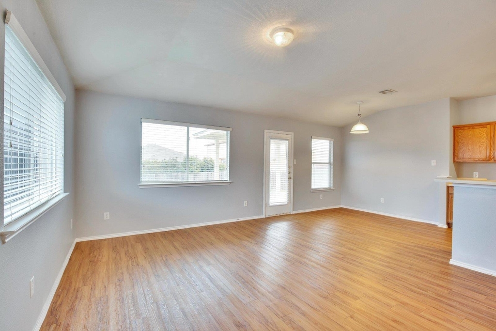 1002 Remington Dr - Photo 5
