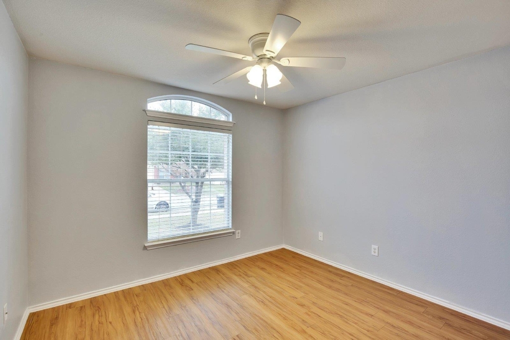 1002 Remington Dr - Photo 18