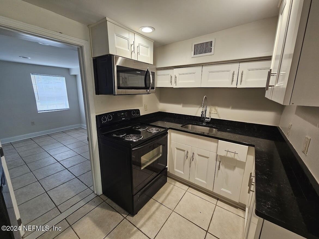 925 Phillips Street - Photo 3