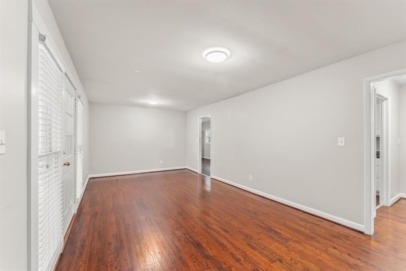 2352 Elmwood Circle Se - Photo 3