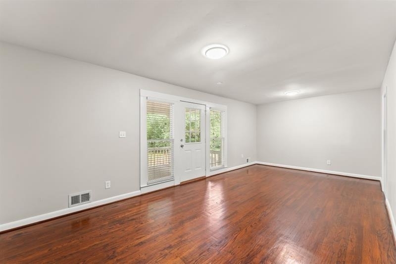 2352 Elmwood Circle Se - Photo 2