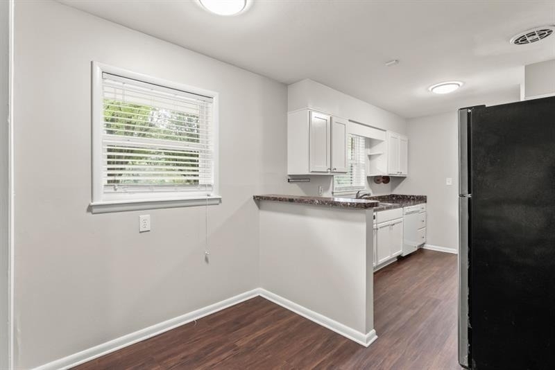 2352 Elmwood Circle Se - Photo 9