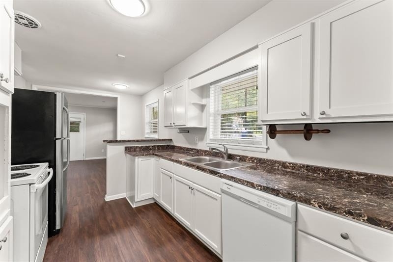 2352 Elmwood Circle Se - Photo 8