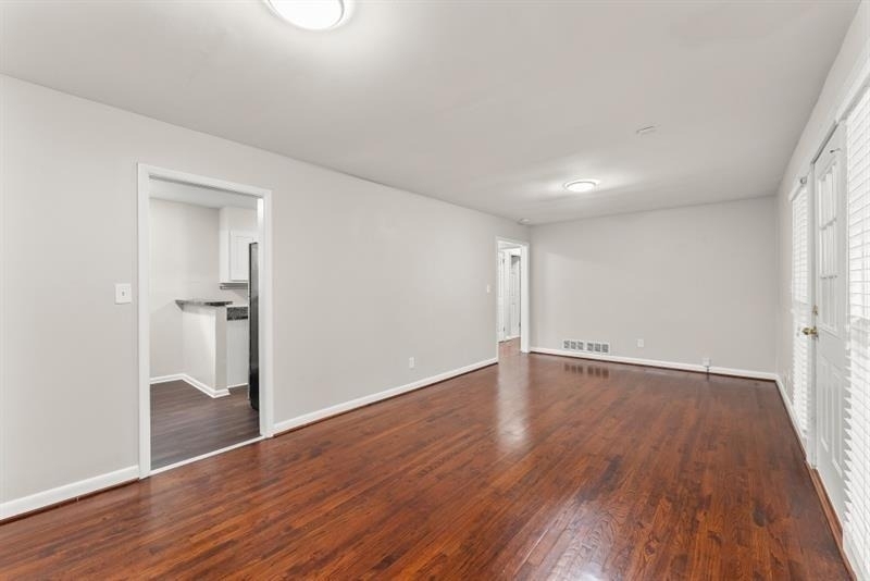 2352 Elmwood Circle Se - Photo 4