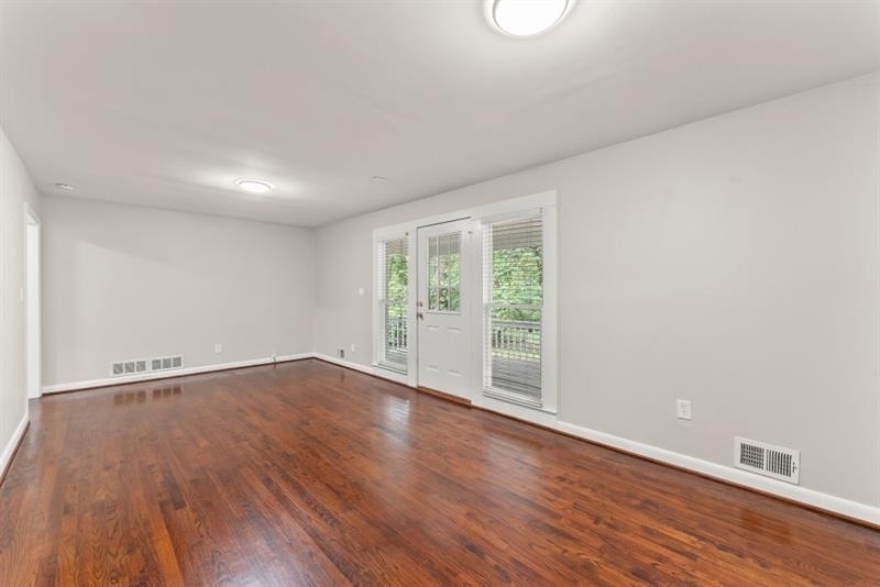 2352 Elmwood Circle Se - Photo 5