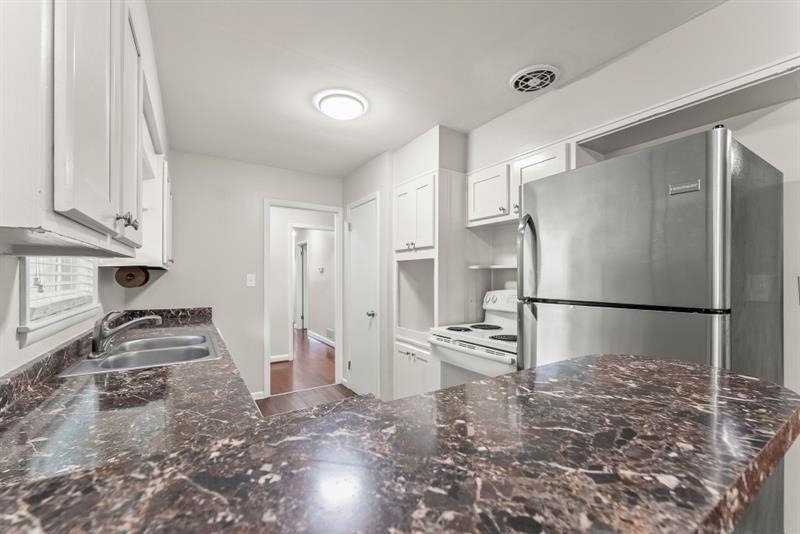 2352 Elmwood Circle Se - Photo 6