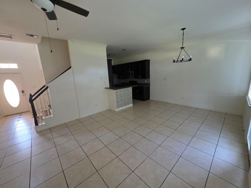 16020 Fountainview Drive - Photo 3